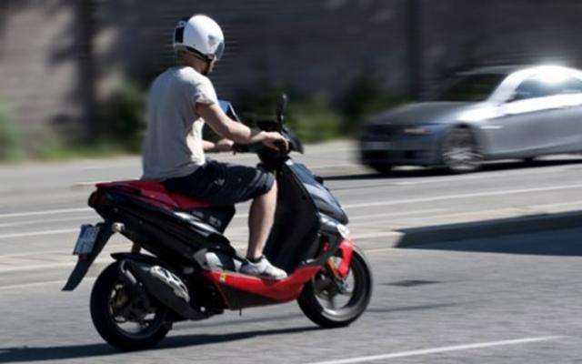 Prins Pe Moped Fara Permis De Conducere