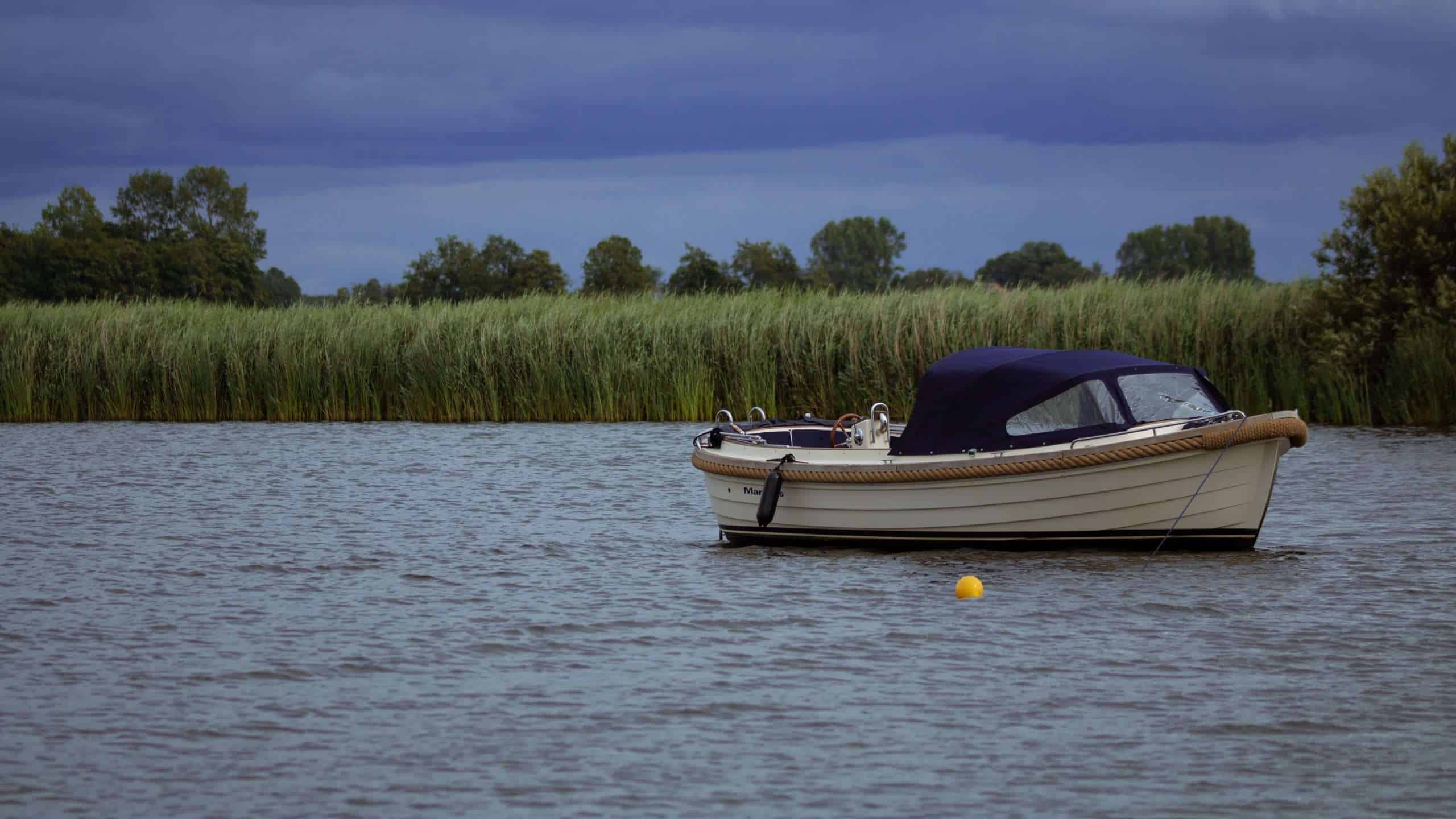barca delta foto unsplash scaled.jpg