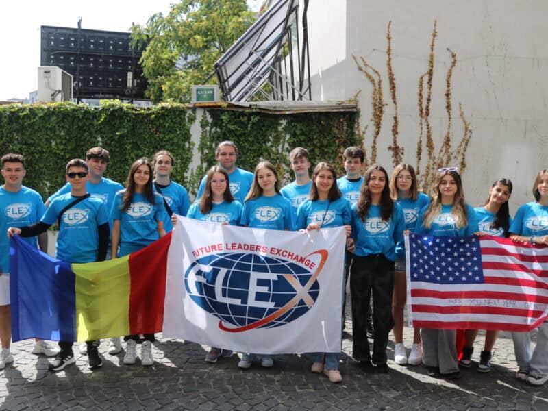 Liceenii români pot studia un an în SUA prin programul Future Leaders Exchange Program