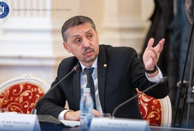 Părinții din România cheltuie anual 10.000 de lei pentru educația copiilor lor