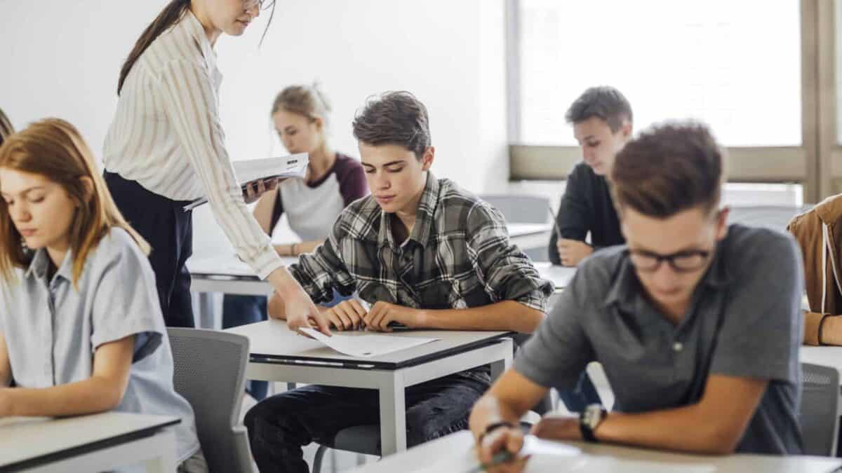 Colegiul Național Mihai Eminescu testează săptămâna de școală de patru zile pentru clasa a XII-a