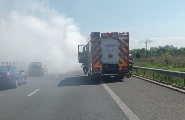 Incendiu la un autotren pe Autostrada A1, pompierii intervin pentru a limita pagubele