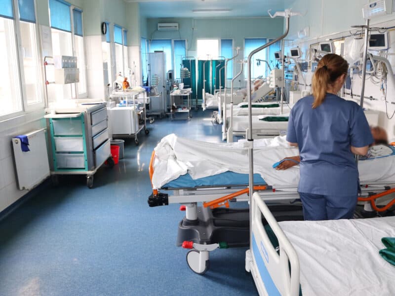 Spitalele din România se confruntă cu crize financiare care amenință îngrijirile medicale