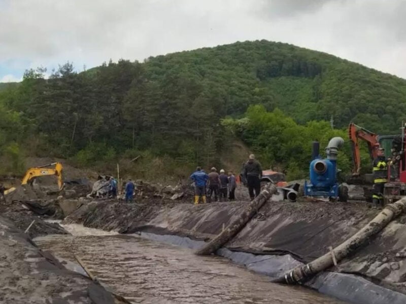 Intervențiile pentru impermeabilizarea Salinei Praid continuă sâmbătă, anunță autoritățile