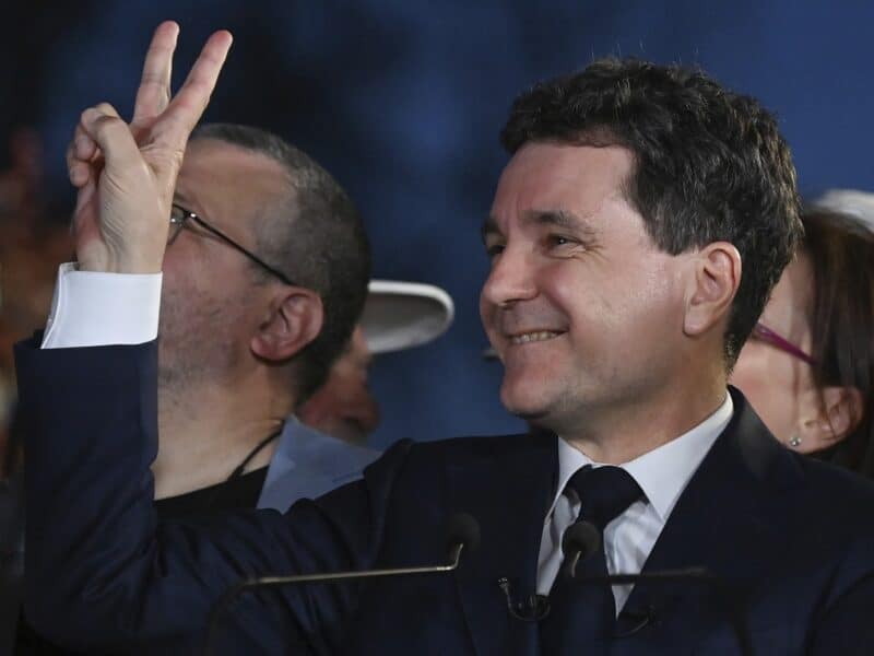 Nicușor Dan și George Simion se califică în turul doi al alegerilor prezidențiale din mai