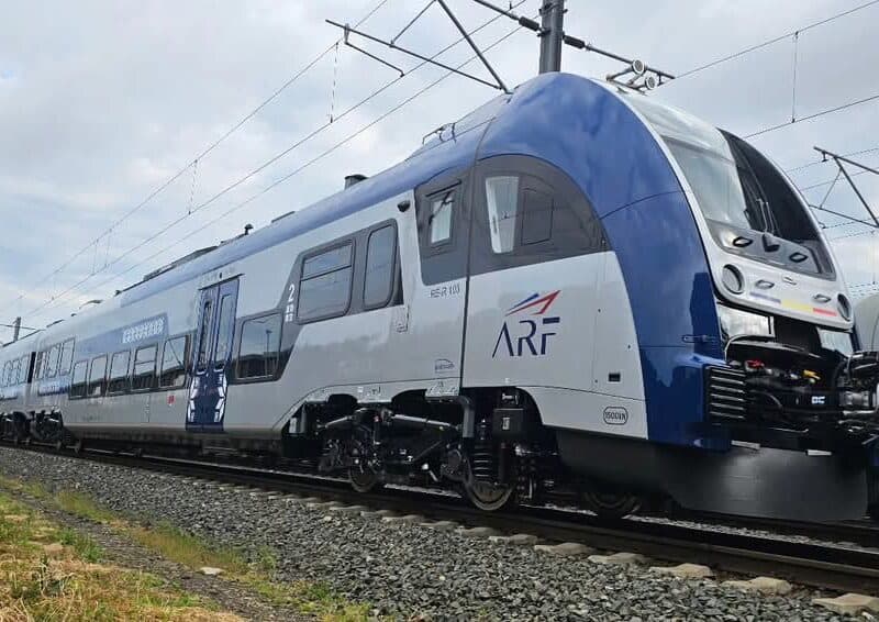 Primul tren electric regional sosit în România va revoluționa transportul feroviar local