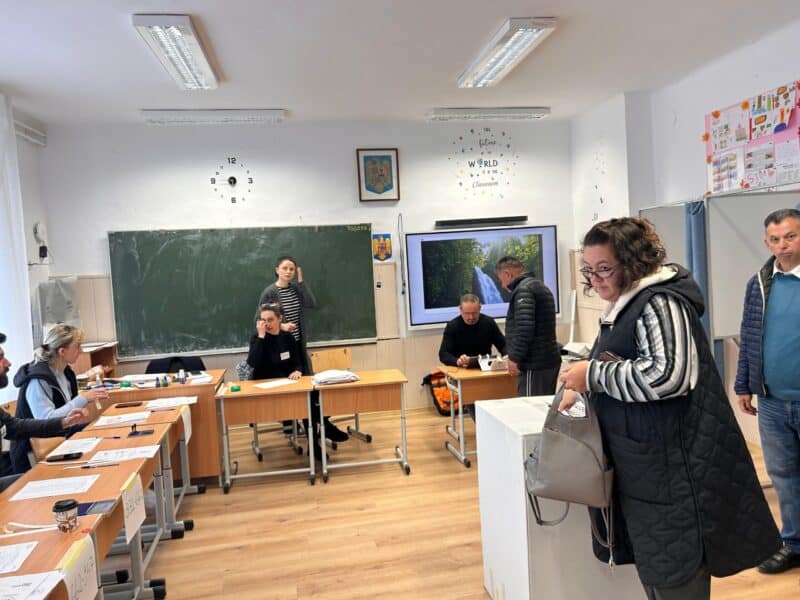 Românii depășesc 6 milioane de votanți la alegerile prezidențiale din diaspora și din țară