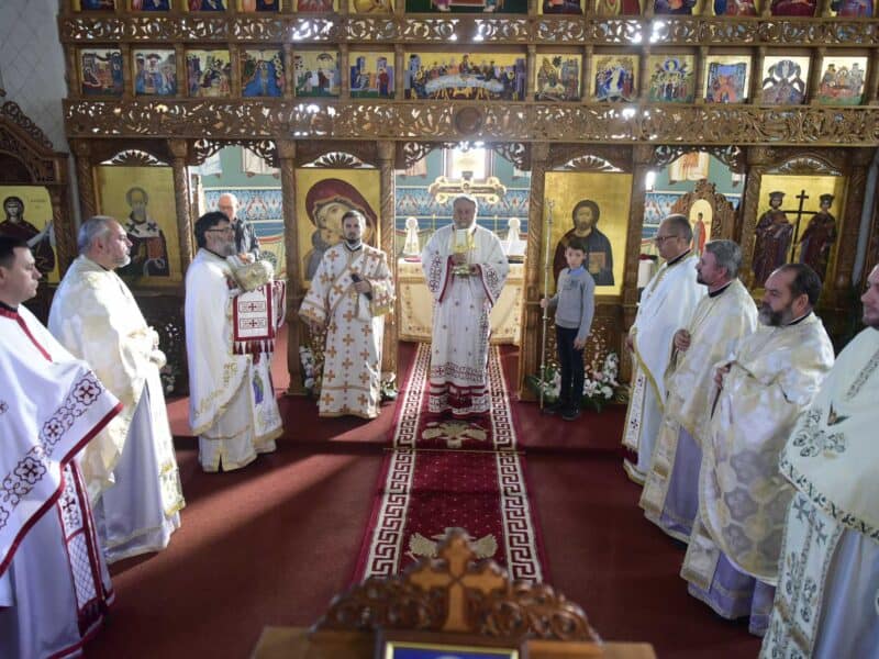 Sfinții împărați Constantin și Elena sărbătoriți astăzi de peste 1,7 milioane de români