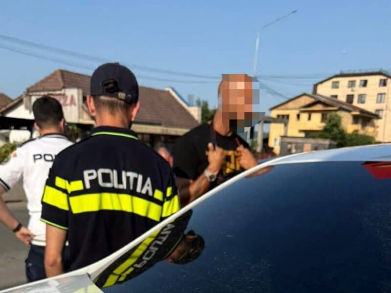 Andrew Tate își recuperează permisul de conducere după contestarea suspendării