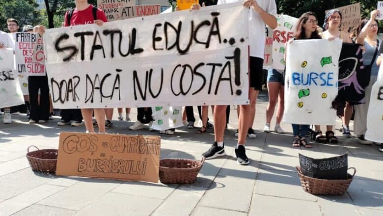 Elevii și studenții protestează din nou împotriva reducerilor bugetare pentru burse educaționale