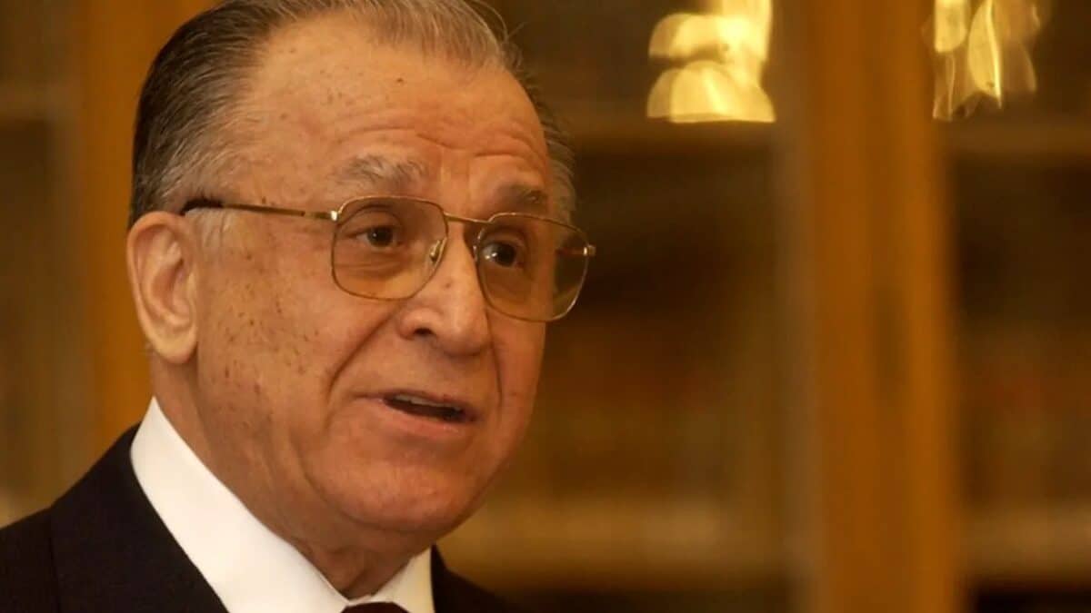 Ion Iliescu, fost președinte al României, internat în stare stabilă la spital