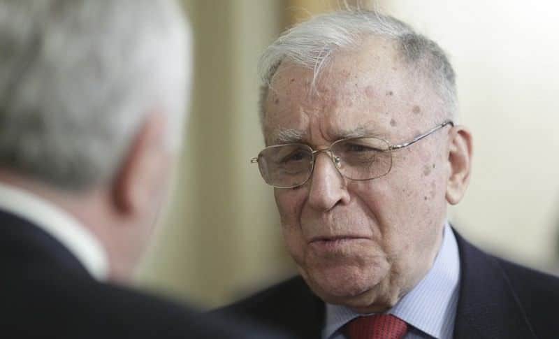 Ion Iliescu înregistrează o ușoară ameliorare a stării de sănătate în spitalul din București