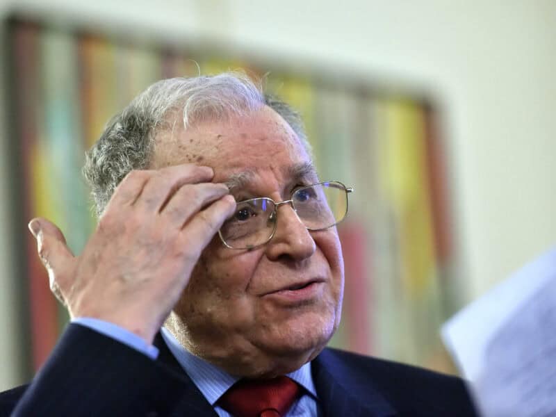Ion Iliescu rămâne internat în terapie intensivă cu starea staționară, anunță medicii
