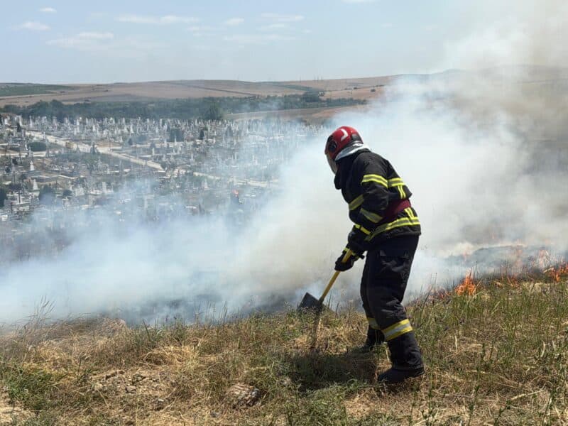 poza incendiu cimitir deschidere