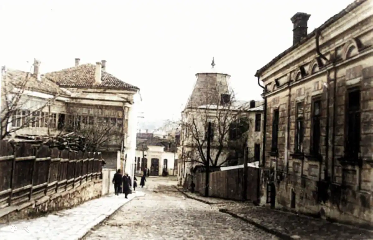 strada victoriei capatul estic spre centrul tulcei