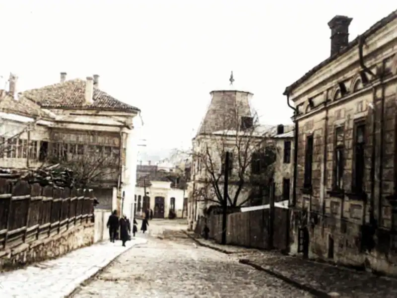 strada victoriei capatul estic spre centrul tulcei