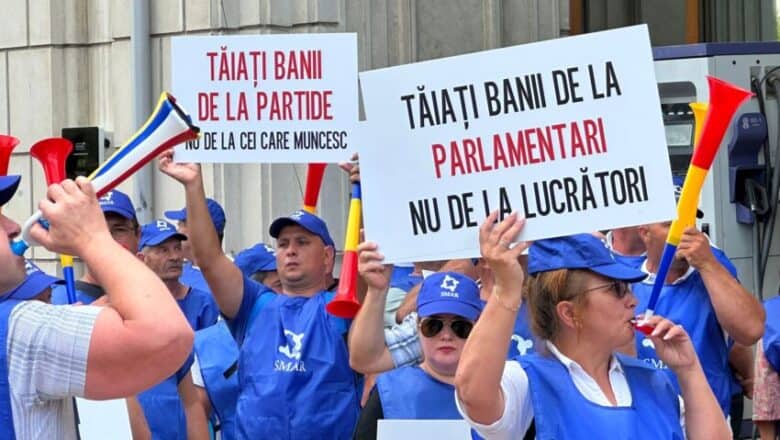 Angajații de la Apele Române protestează pentru venituri echitabile în fața Ministerului Mediului