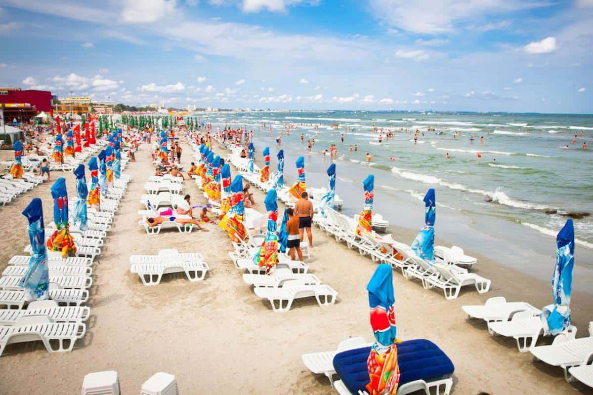 Apa mării a scăzut brusc la 13°C iar steagul galben a fost arborat în Mamaia