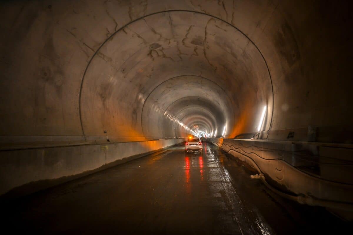 Constructorii au finalizat prima galerie a Tunelului 1 pe autostrada Lugoj–Deva