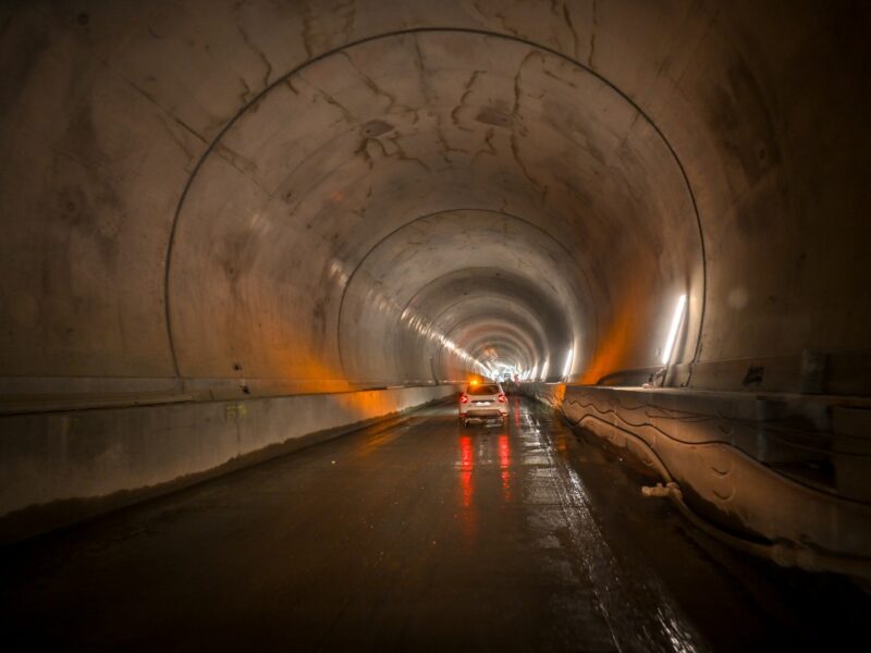 Constructorii au finalizat prima galerie a Tunelului 1 pe autostrada Lugoj–Deva