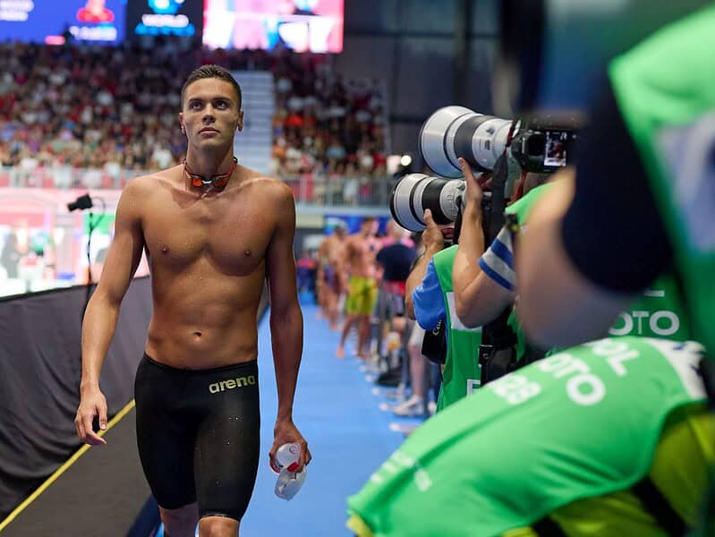 David Popovici câștigă aurul la 200 m liber la Campionatul Mondial de natație din Singapore
