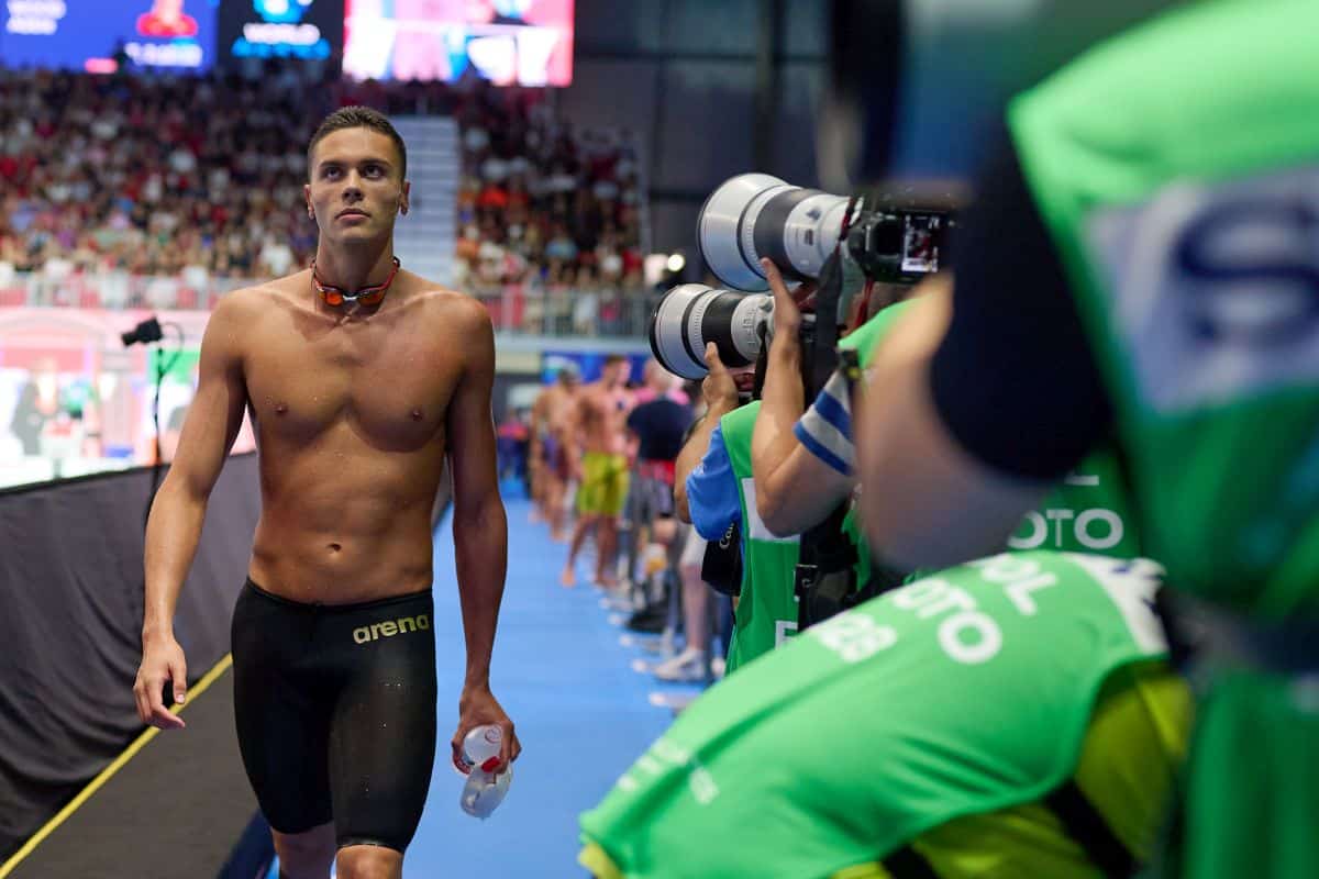 David Popovici câștigă aurul la 200 m liber la Campionatul Mondial de natație din Singapore