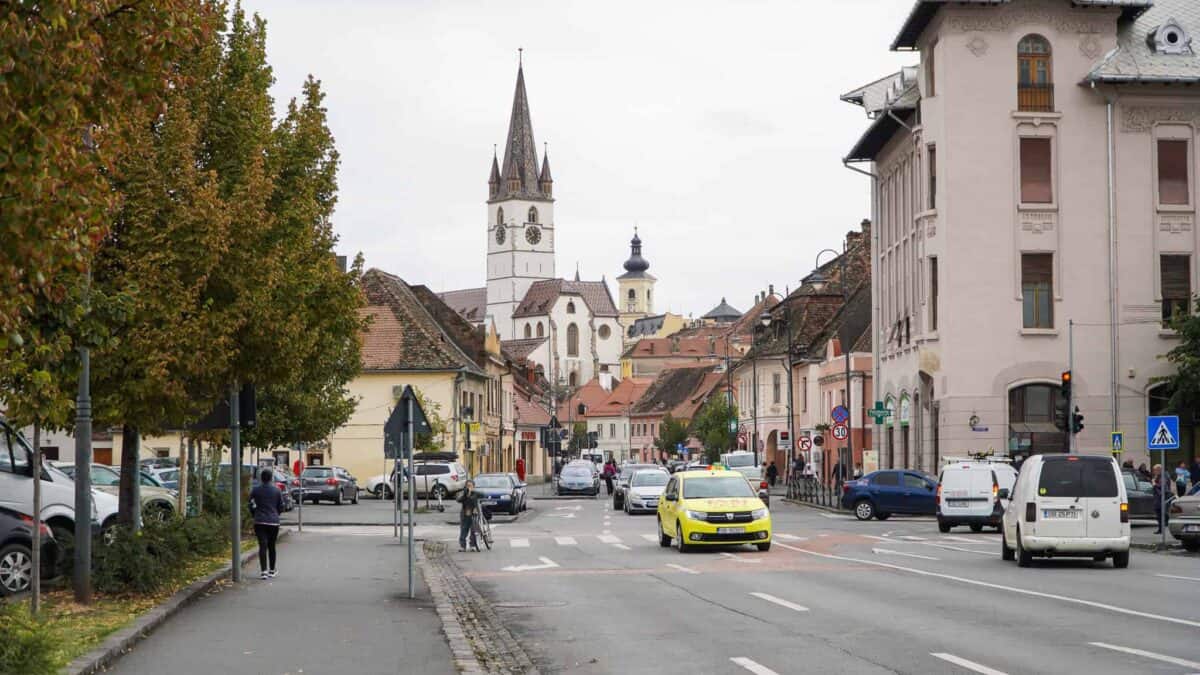 Ministerul Finanțelor anunță majorarea tarifelor pentru rovinieta autoturismelor din 2025