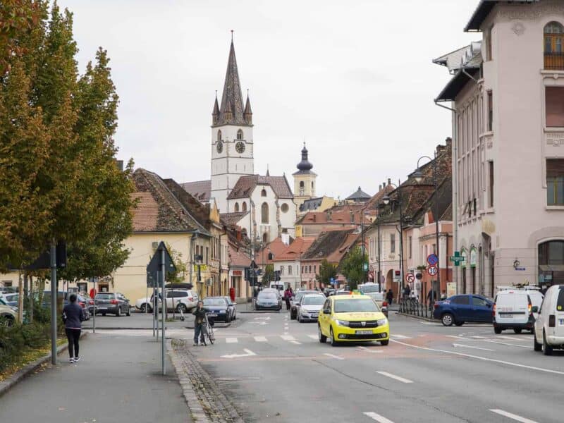 Ministerul Finanțelor anunță majorarea tarifelor pentru rovinieta autoturismelor din 2025