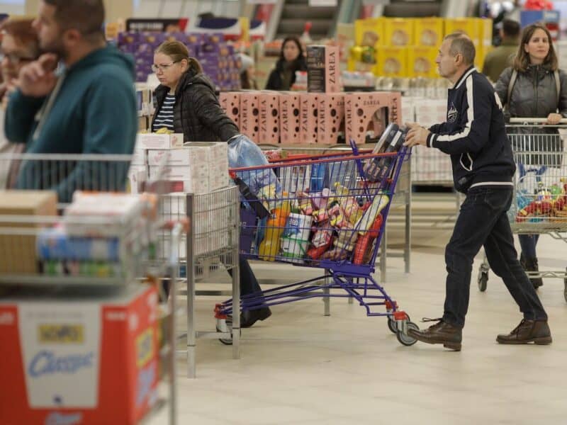 Numărul persoanelor sărace scade semnificativ în 2024 conform datelor INS publicate luni