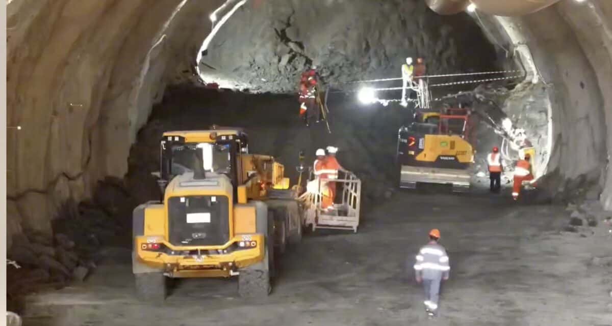 Progres de 25% pe lotul 2 al autostrăzii Lugoj – Deva cu lucrări intense la tuneluri