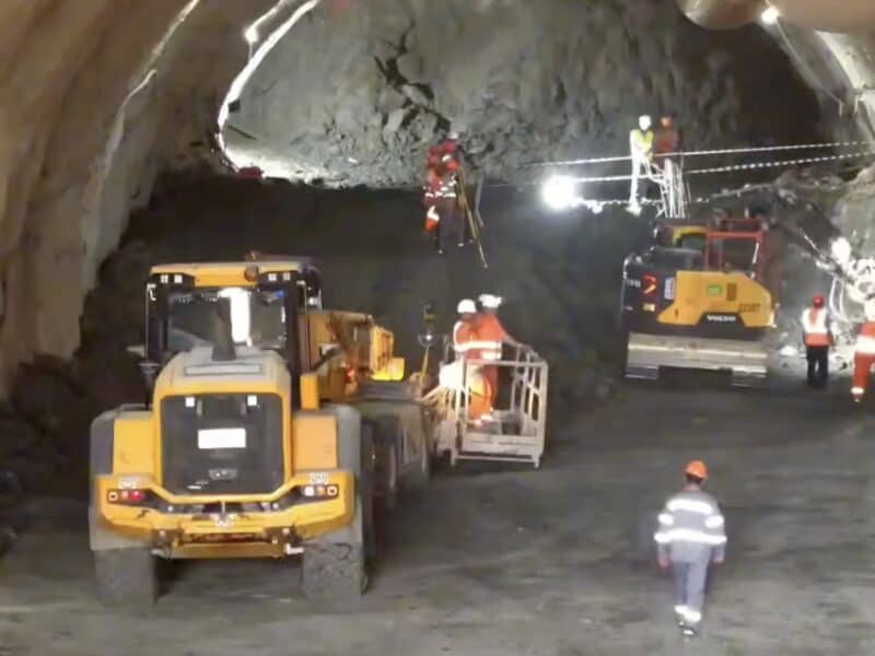 Progres de 25% pe lotul 2 al autostrăzii Lugoj – Deva cu lucrări intense la tuneluri