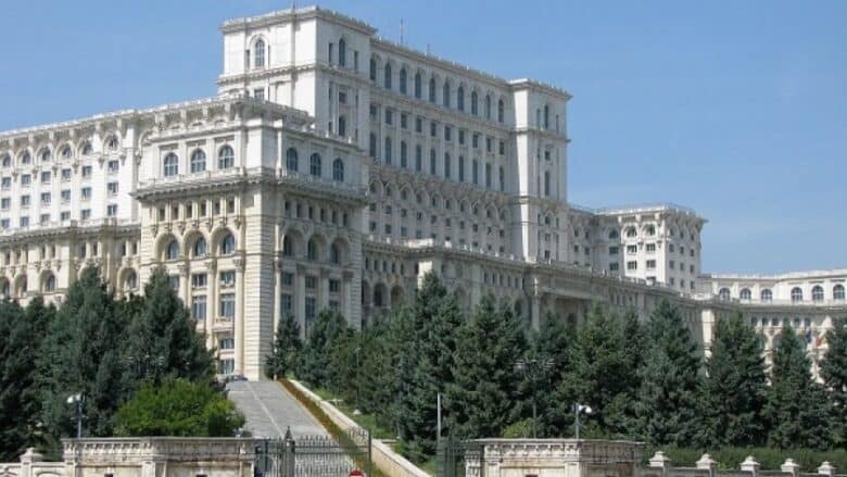 Revoltă a funcționarilor parlamentari după tăierea sporului de antenă și pericolele radiațiilor