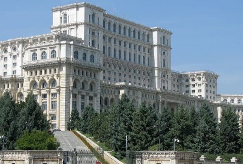 Revoltă a funcționarilor parlamentari după tăierea sporului de antenă și pericolele radiațiilor