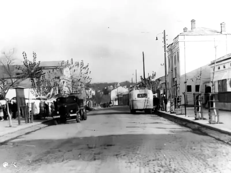 strada carol i perioada 1950 cu cinematograful select 7 noiembrie pe partea dreapta