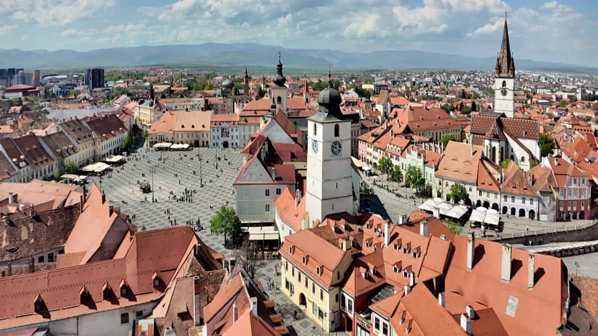 Vreme variabilă în Transilvania cu răcire temporară și revenirea căldurii în următoarele zile