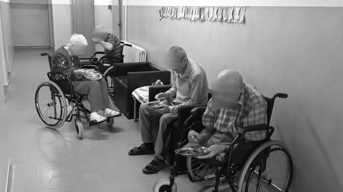 batrani scaun cu rotile azil foto dgaspc constanta