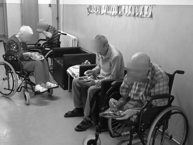 batrani scaun cu rotile azil foto dgaspc constanta