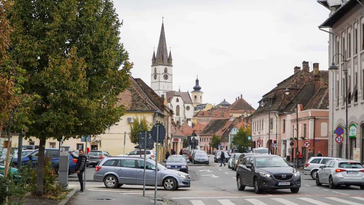 Ministrul Pîslaru propune o reformă a taxei auto pentru a evita discrepanțele între țări