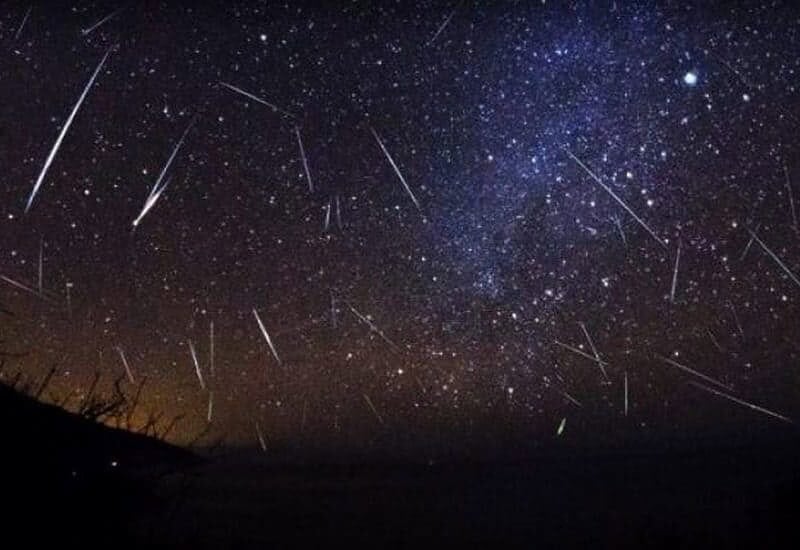 Perseidele strălucesc pe cer în august dar Luna va reduce vizibilitatea meteorilor
