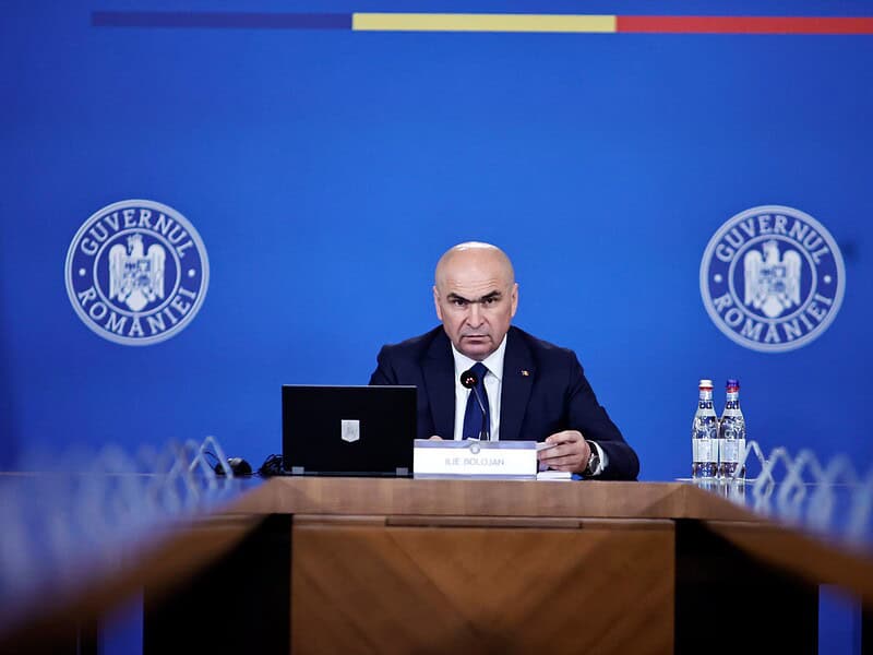 Premierul Bolojan adoptă măsuri fiscale radicale dar amână reforma administrației publice