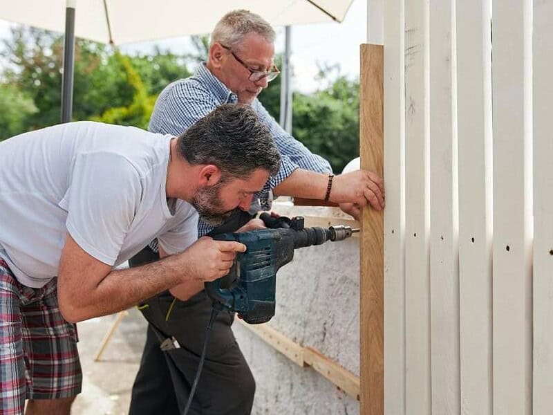 Românii riscă amenzi drastice pentru construcții fără autorizație de construire