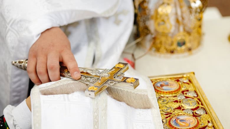 14 septembrie sărbătorită de creștini drept Înălțarea Sfintei Cruci cu tradiții și obiceiuri speciale