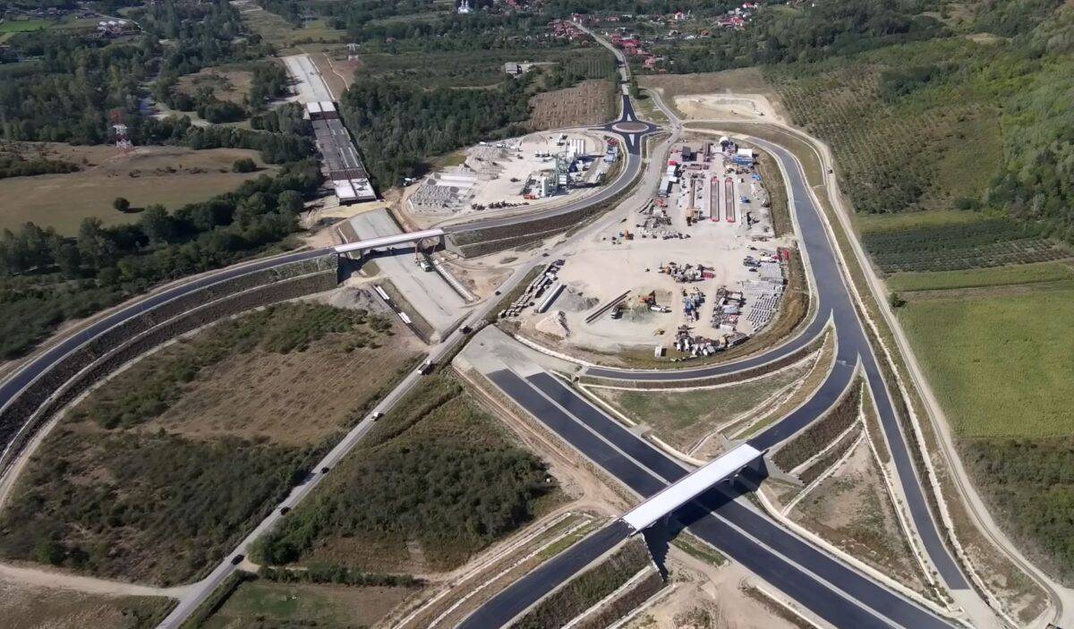 Avansează lucrările la Secțiunea 4 a autostrăzii Sibiu–Pitești cu 620 de muncitori mobilizați