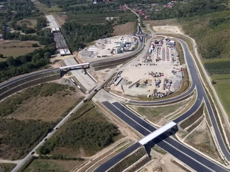 Avansează lucrările la Secțiunea 4 a autostrăzii Sibiu–Pitești cu 620 de muncitori mobilizați