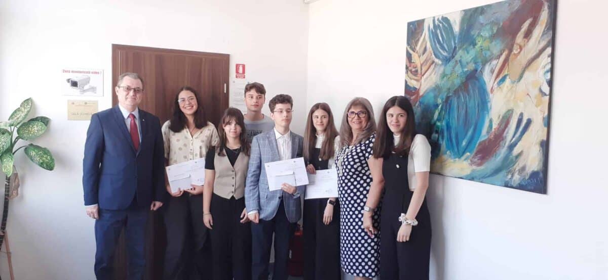 Elevii cu media 10 la examene naționale vor primi stimulente financiare de la Ministerul Educației