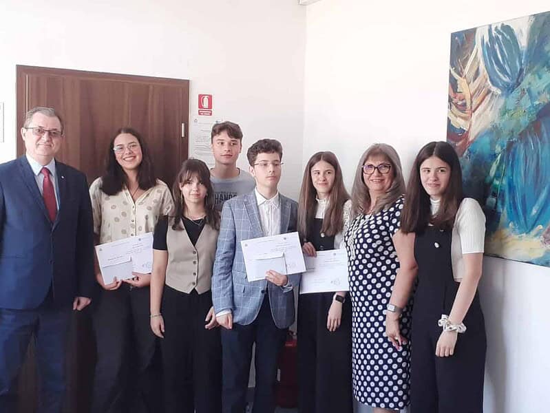 Elevii cu media 10 la examene naționale vor primi stimulente financiare de la Ministerul Educației