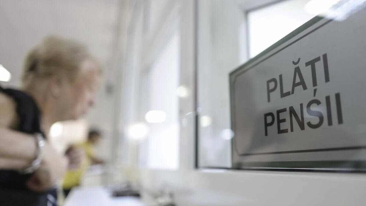 Manole încurajează pensionarii să aleagă plata pensiilor pe card pentru economii mari