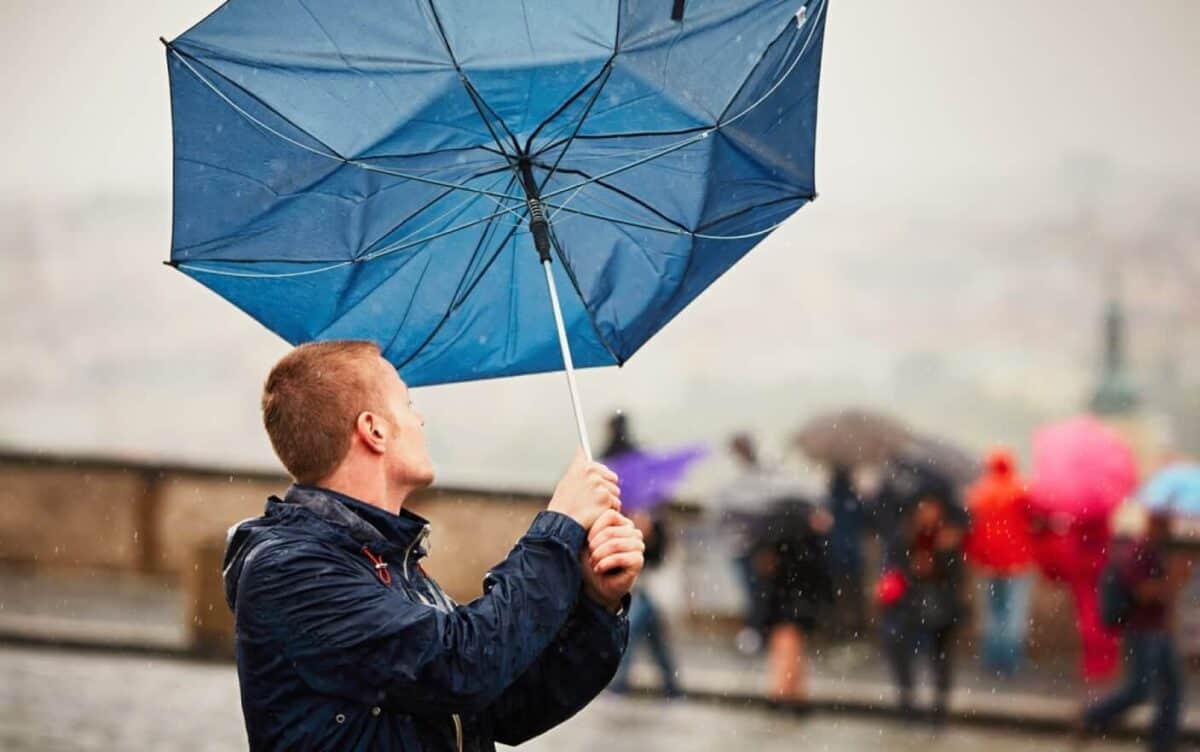 Meteorologii anunță răcire puternică și intensificări ale vântului în următoarele zile