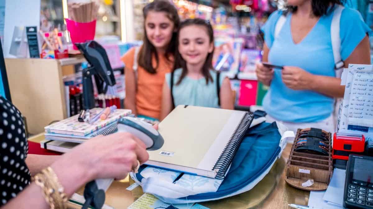 Ministerul Investițiilor anunță prelungirea termenului pentru utilizarea tichetelor educaționale