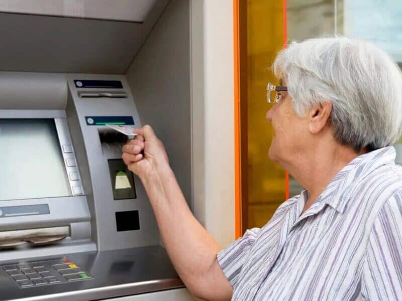 Ministrul Muncii susține plata pensiilor pe card pentru reducerea costurilor poștale